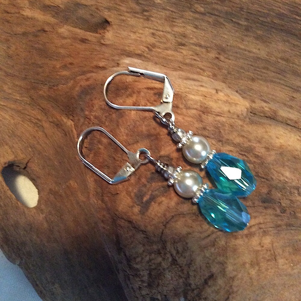 Boutique: Blue crystal earrings